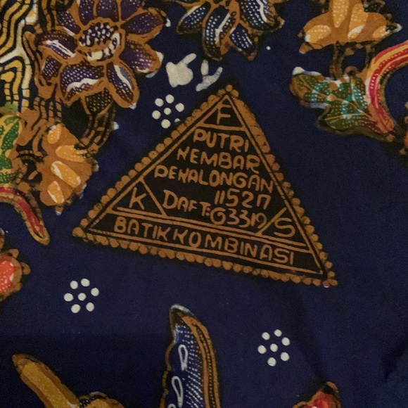 Vintage, Gorgeous Indonesian batik, navy border print floral w butterfly fabric - Picture 4 of 7